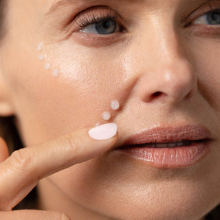 INTENSITE VOLUMIZING SERUM ULTIME TARGETED SKIN FILLER